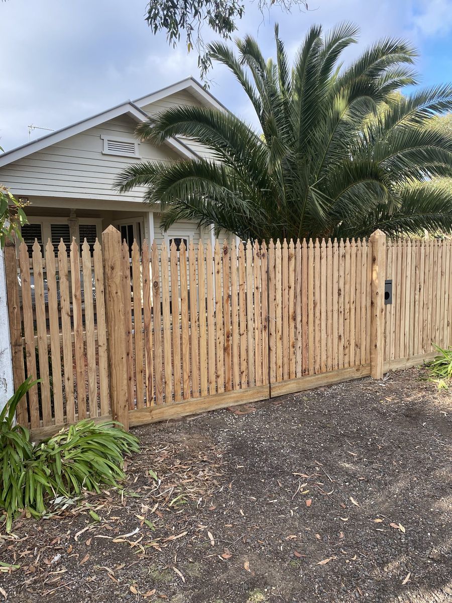 Colonial picket double gate