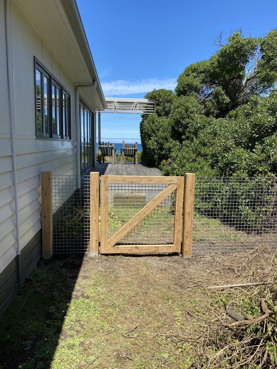 50x50 mesh panel with cypress frame