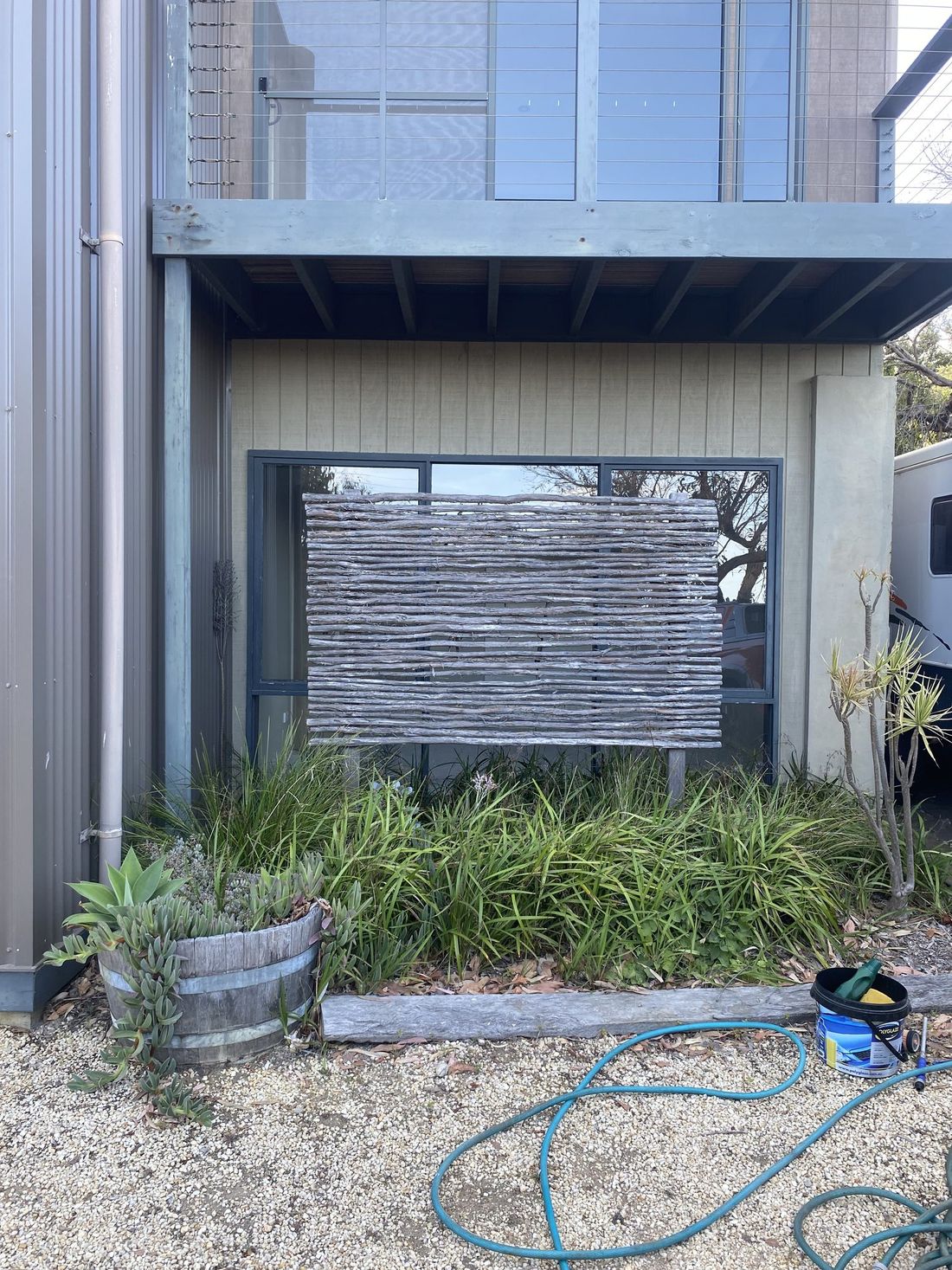 Stick privacy screen fence