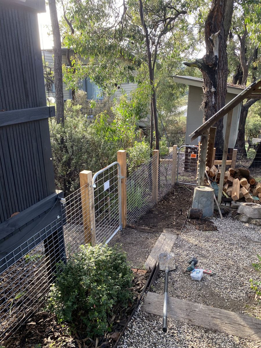 50x75 mesh panels with pipe and mesh gate